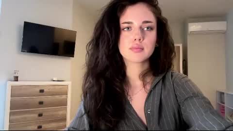 Snapshot of farrahburde chatting on 06/27/26, 12:22 Mia online show from 06/27/26, 12:22