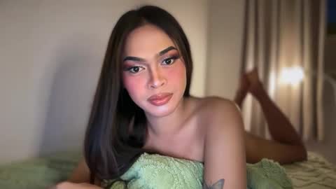 Snapshot of farrahmoanx chatting on 05/10/26, 06:13 farrahmoanx online show from 05/10/26, 06:13