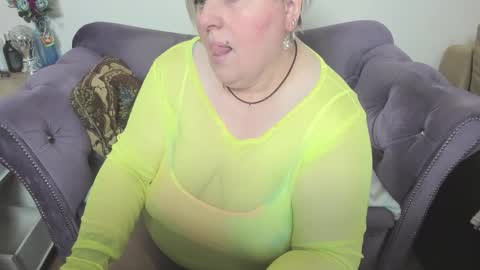 fashiona online show from 02/15/26, 01:24