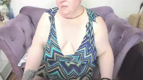 Snapshot of fashiona chatting on 06/09/26, 11:33 fashiona online show from 06/09/26, 11:33