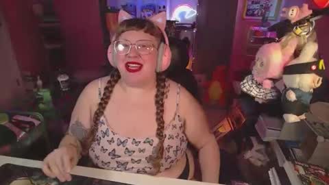Snapshot of fatveronica chatting on 04/27/26, 12:03 FatVeronica online show from 04/27/26, 12:03