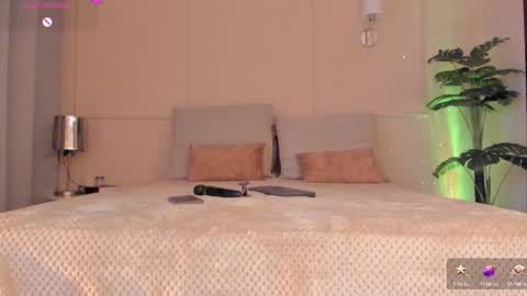 welcome to my world  online show from 09/26/25, 10:47