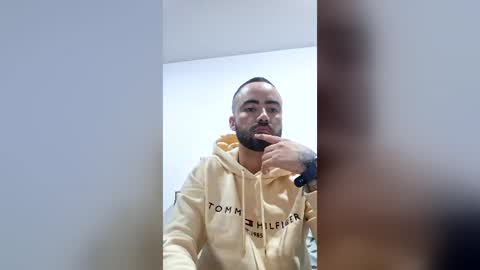Snapshot of federico_ojitosverdes chatting on 06/15/26, 07:10 Federico Ofarrel online show from 06/15/26, 07:10