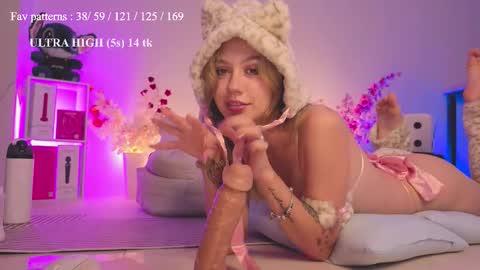 Snapshot of feelbetterwithme chatting on 10/13/25, 04:01 Princess Kate  HOT ANAL VID ON FANSLY    Help me reach 100 likes online show from 10/13/25, 04:01