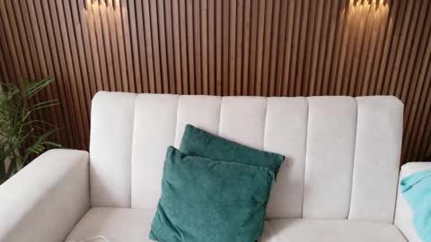 Feelena online show from 12/18/25, 05:19