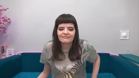 Snapshot of feelsgoodwoman chatting on 06/19/26, 01:10 Laura online show from 06/19/26, 01:10