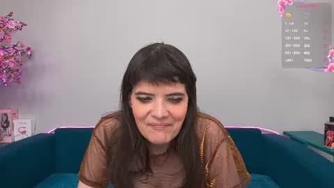 Snapshot of feelsgoodwoman chatting on 07/17/26, 02:07 Laura online show from 07/17/26, 02:07