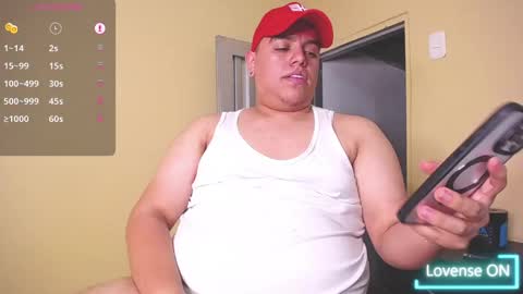 Snapshot of feetlover_liam chatting on 01/12/25, 02:03 David online show from 01/12/25, 02:03