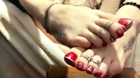 Snapshot of feetqueen chatting on 07/20/26, 12:18 carla online show from 07/20/26, 12:18