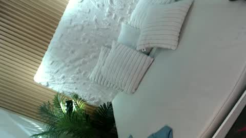 Snapshot of feisty_woman chatting on 06/22/26, 04:53 Prianka online show from 06/22/26, 04:53