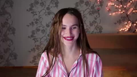 Snapshot of felicia_lav chatting on 06/28/26, 06:47 Frida online show from 06/28/26, 06:47