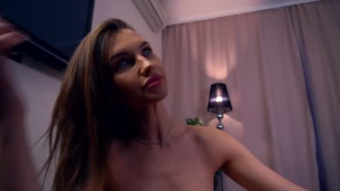 Hello im Nova online show from 03/09/25, 07:23