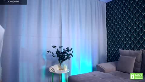 Hello im Nova online show from 09/25/25, 04:38