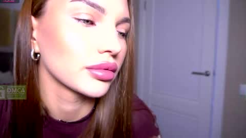 Snapshot of felissiany chatting on 06/22/26, 01:07 Hello im Nova online show from 06/22/26, 01:07