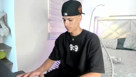 Snapshot of felix_lauren chatting on 10/28/25, 07:38 Felix online show from 10/28/25, 07:38