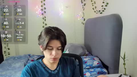 Snapshot of felix_leex chatting on 02/15/25, 10:52 Felix leex online show from 02/15/25, 10:52