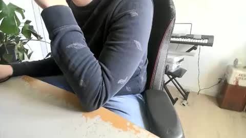 fem_alice_louis_dom online show from 04/25/26, 10:29