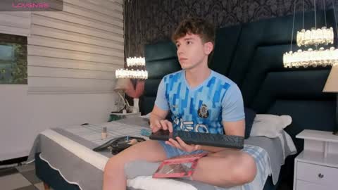 Snapshot of femboy_max chatting on 06/16/26, 11:46 Femboy Max online show from 06/16/26, 11:46