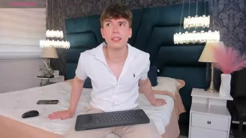 Snapshot of femboy_max chatting on 07/17/26, 12:34 Femboy Max online show from 07/17/26, 12:34