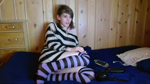 femboyflowers online show from 02/07/25, 02:47