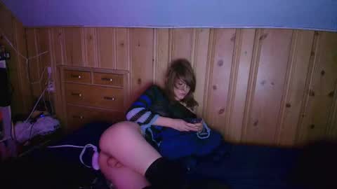 femboyflowers online show from 12/21/25, 05:58