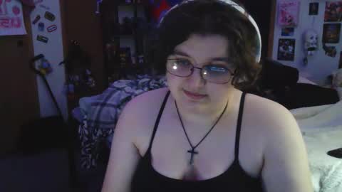 Snapshot of femcelsam chatting on 04/13/26, 04:29 femcelsam online show from 04/13/26, 04:29