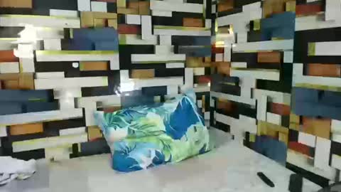 Snapshot of feminine_tsx chatting on 12/17/25, 11:05 feminine_tsx online show from 12/17/25, 11:05