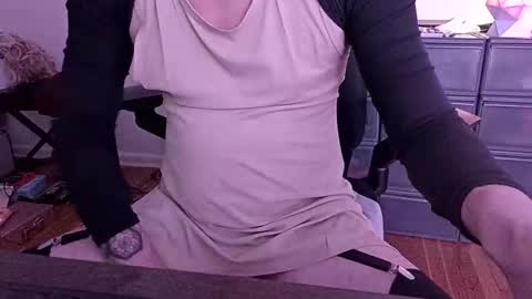 Snapshot of femme_mystique chatting on 11/06/25, 09:10 femme_mystique online show from 11/06/25, 09:10