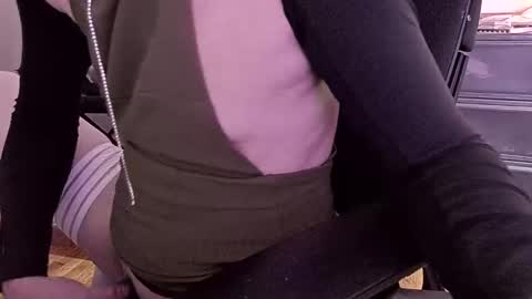 Snapshot of femme_mystique chatting on 11/09/25, 02:15 femme_mystique online show from 11/09/25, 02:15