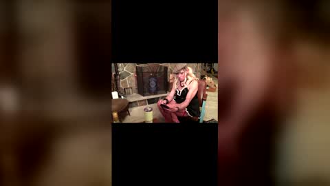 Snapshot of femmenicole chatting on 12/01/25, 01:21 Nicole online show from 12/01/25, 01:21