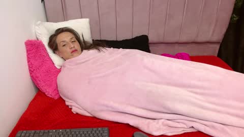 Alejandra online show from 12/31/24, 10:58