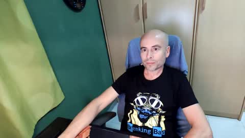 fernandez83 online show from 06/17/26, 07:04