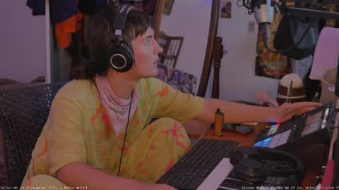 Snapshot of fernydew chatting on 02/18/25, 08:16 Fern next stream 430pm Monday PST online show from 02/18/25, 08:16