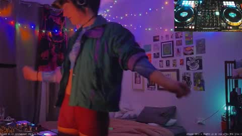 Snapshot of fernydew chatting on 09/19/25, 12:06 Fern next stream 430pm Monday PST online show from 09/19/25, 12:06