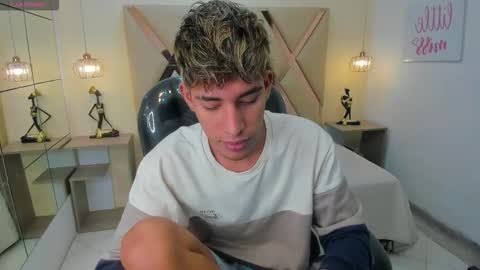 FER PHOENIX online show from 12/03/25, 03:36