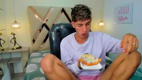 FER PHOENIX online show from 12/19/25, 04:08