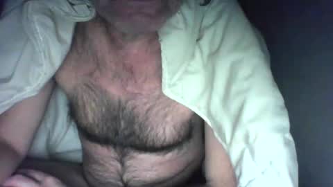 Snapshot of feyo123 chatting on 12/20/24, 05:51 Beachmancan online show from 12/20/24, 05:51