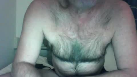 Snapshot of feyo123 chatting on 11/17/25, 10:37 Beachmancan online show from 11/17/25, 10:37