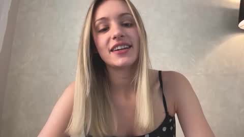 Lisa online show from 11/17/25, 07:14