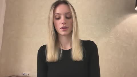 Lisa online show from 12/02/25, 08:52