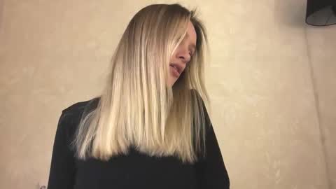 Lisa online show from 12/19/25, 09:27