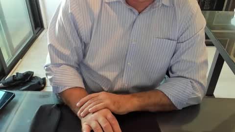 Snapshot of fhetzl chatting on 10/27/25, 10:25 fhetzl online show from 10/27/25, 10:25