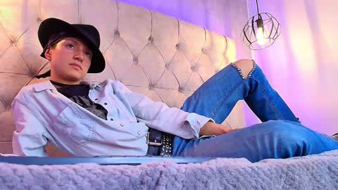   online show from 11/06/25, 08:21