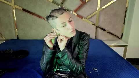   online show from 12/02/25, 12:54