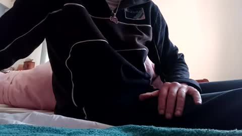 Snapshot of fifi010203 chatting on 02/16/25, 08:21 fifi010203 online show from 02/16/25, 08:21