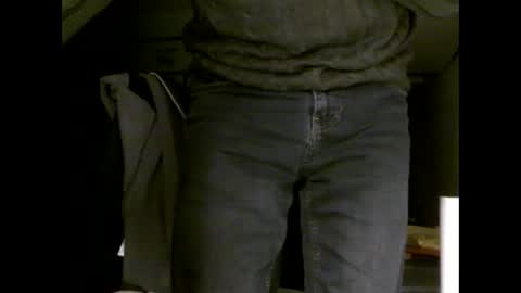 Snapshot of fifi010203 chatting on 10/24/25, 04:42 fifi010203 online show from 10/24/25, 04:42