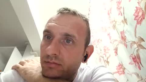 Snapshot of figonik chatting on 10/24/25, 05:04 Nick online show from 10/24/25, 05:04