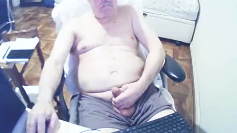 Snapshot of filhober chatting on 12/30/24, 02:42 filhober online show from 12/30/24, 02:42