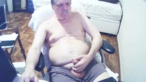 Snapshot of filhober chatting on 01/01/25, 01:15 filhober online show from 01/01/25, 01:15