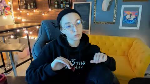 cap and Lana  online show from 09/18/25, 12:23